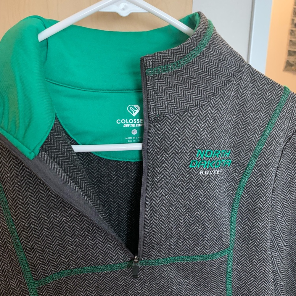 University of North Dakota women’s quarter zip grey athletic top BRAND NEW